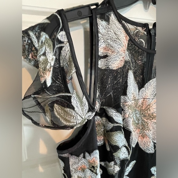 Tahari, size 8 evening gown - Picture 4 of 5